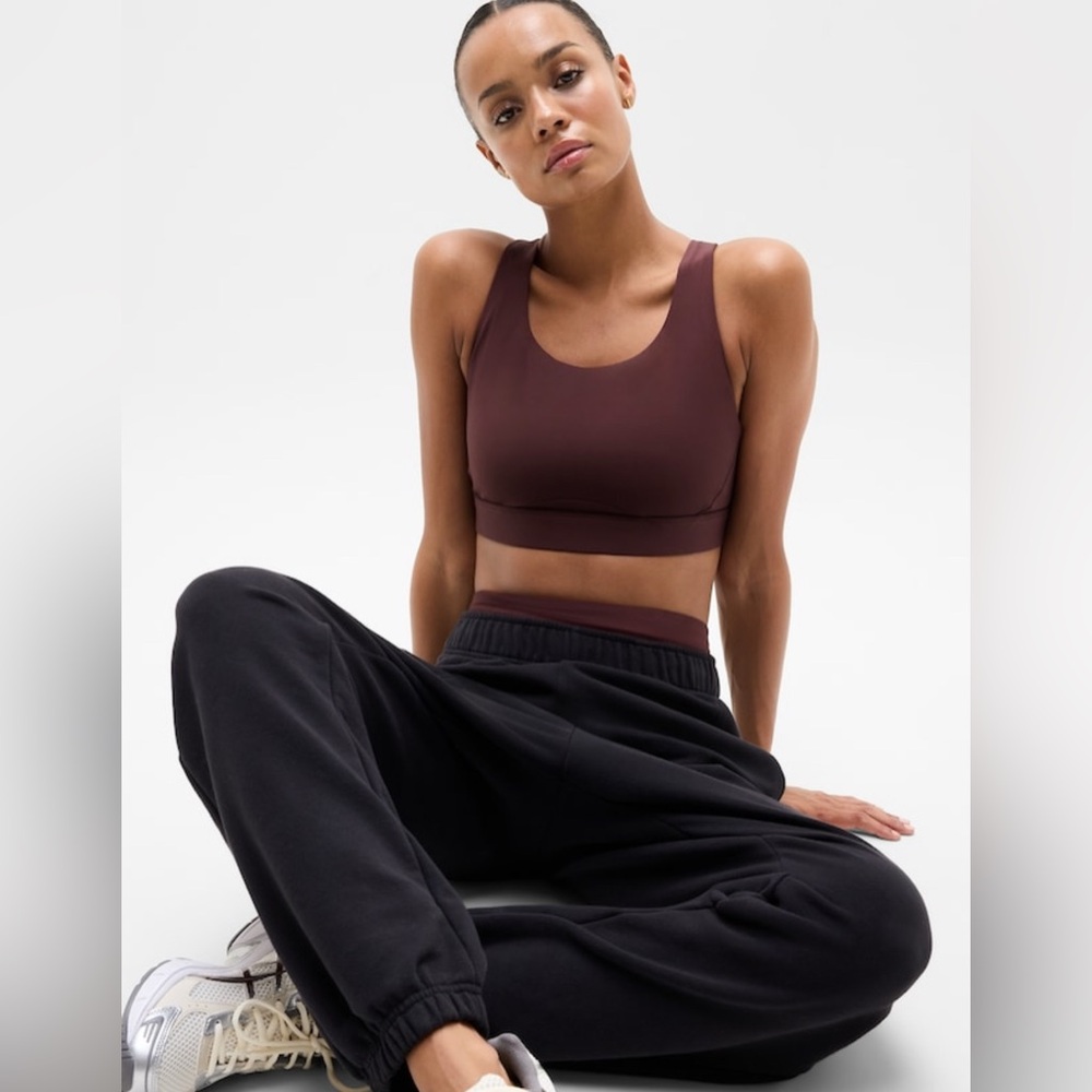 NWT Athleta Interval Bra. Almost a Garnet  . D-DD. Medium
